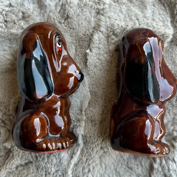 Enesco Imports Japan-Vintage Redware Bloodhounds Salt & Pepper Shakers - Picture 4 of 7